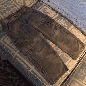 Wrangler grey camouflage boy’s size 5 cargo pants